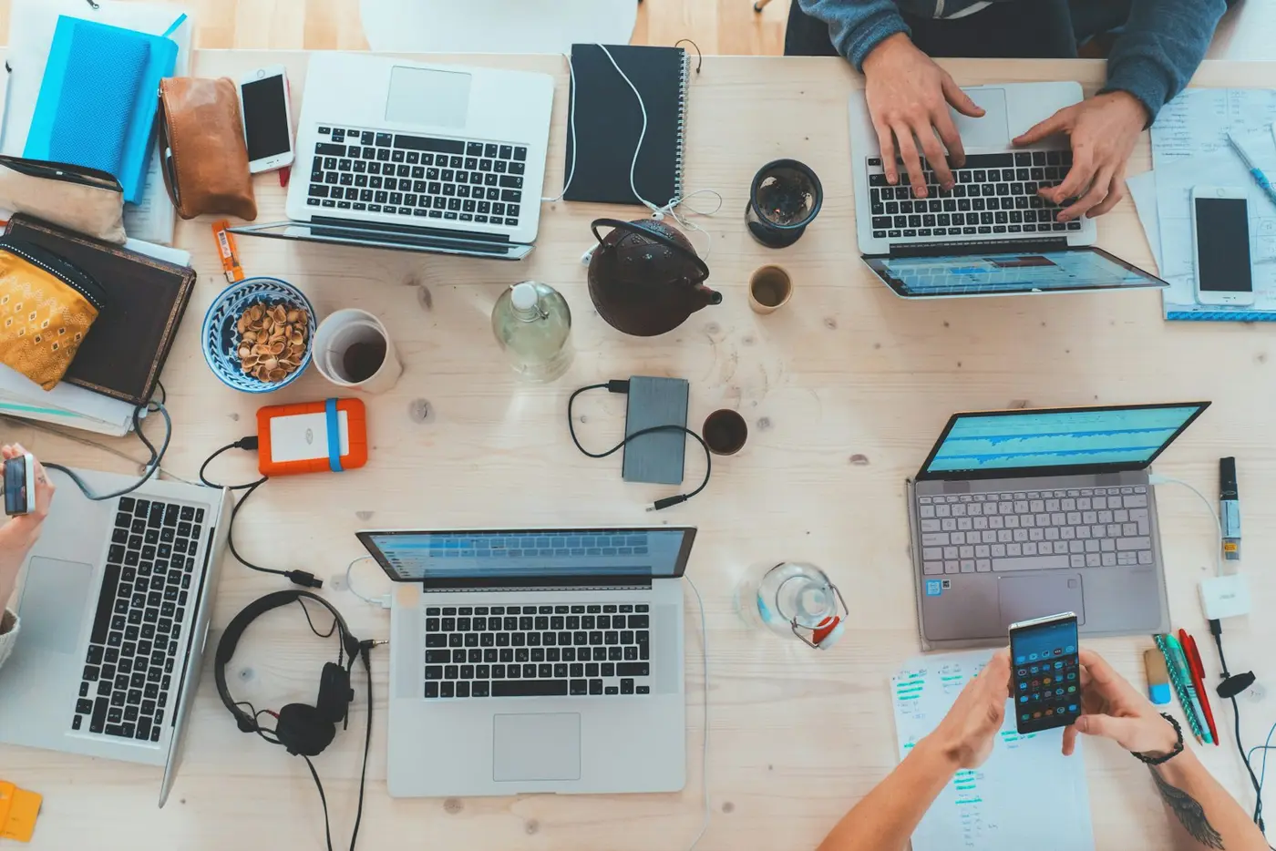 What is Social Media Listening? (The Ultimate B2B Guide)